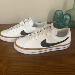 NWOT Nike Court Legacy Sneakers